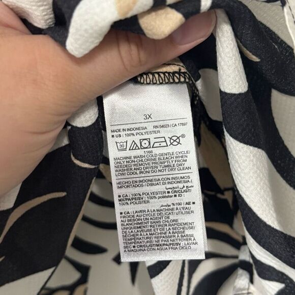 Old Navy Satin Palm Floral Tank Plus size 3X - Picture 3 of 4